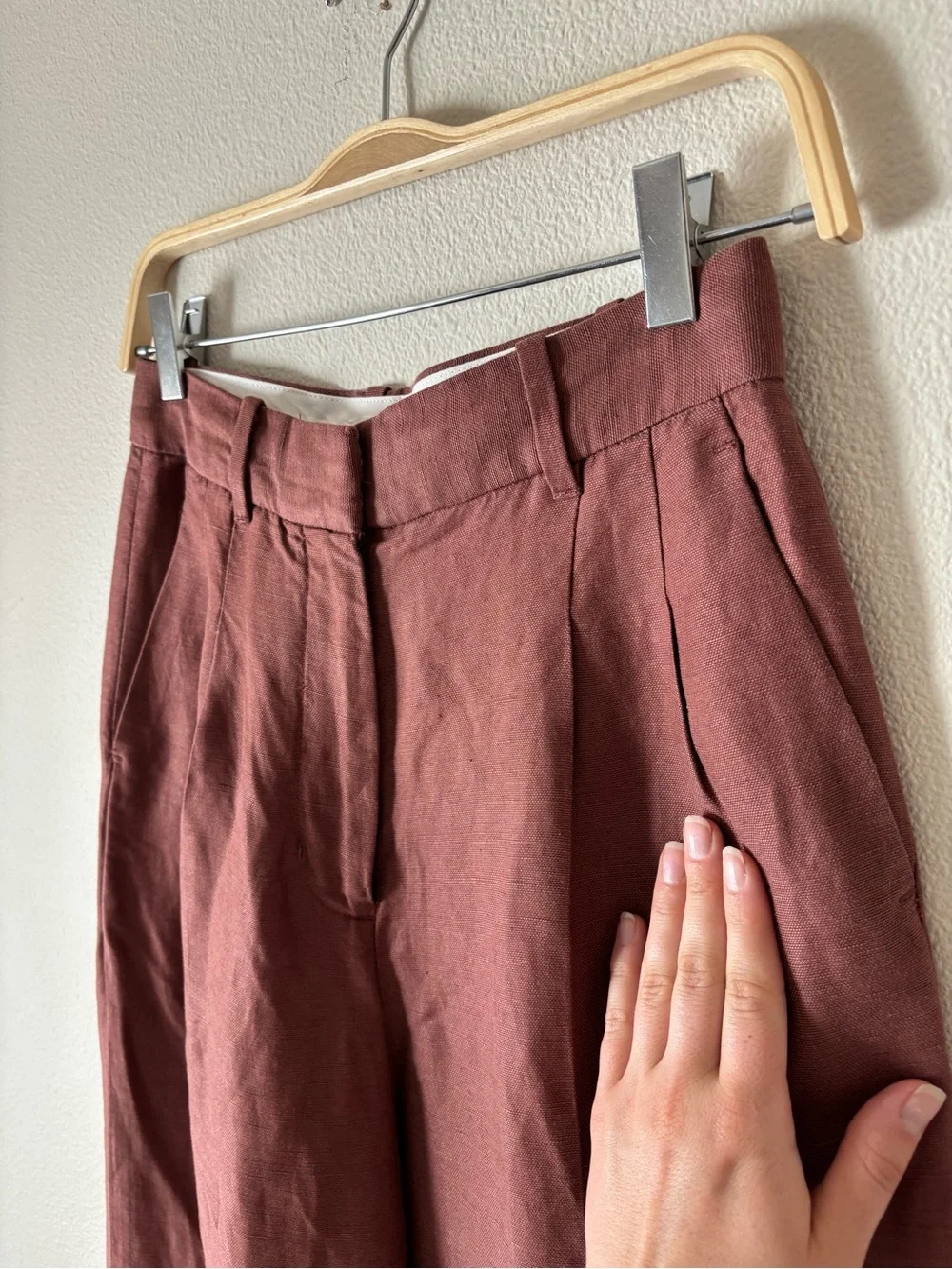 Aritzia Wilfred The Effortless Pant Wide-Leg Trousers in Brick Red Brown Size 4